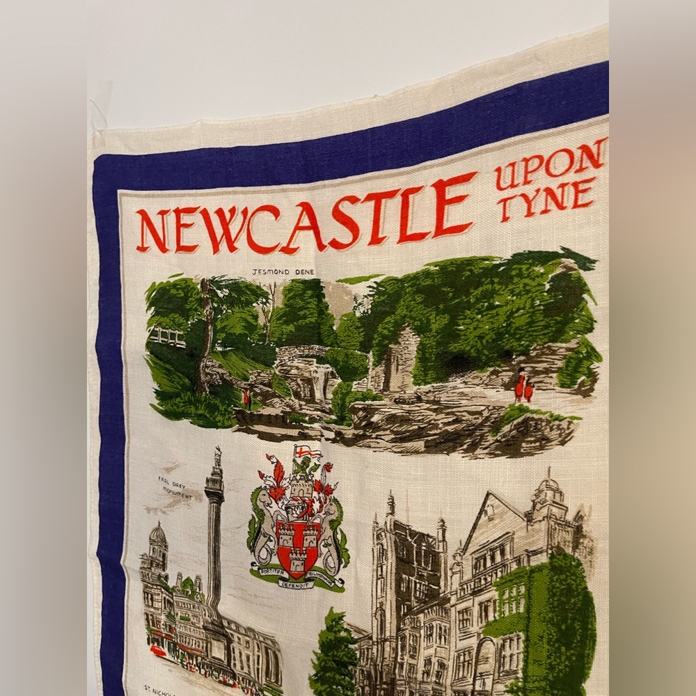 Vintage Irish Linen Tea Towel, Newcastle upon Tyne - Picture 3 of 4